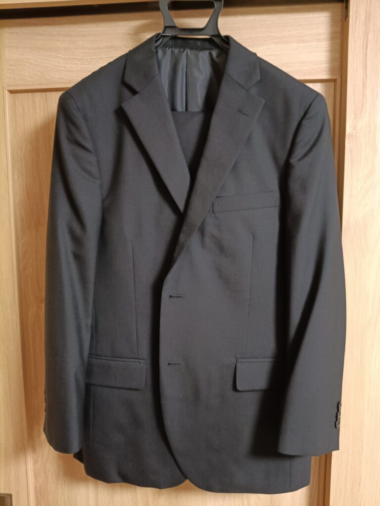 ブラックスーツではなく、礼服